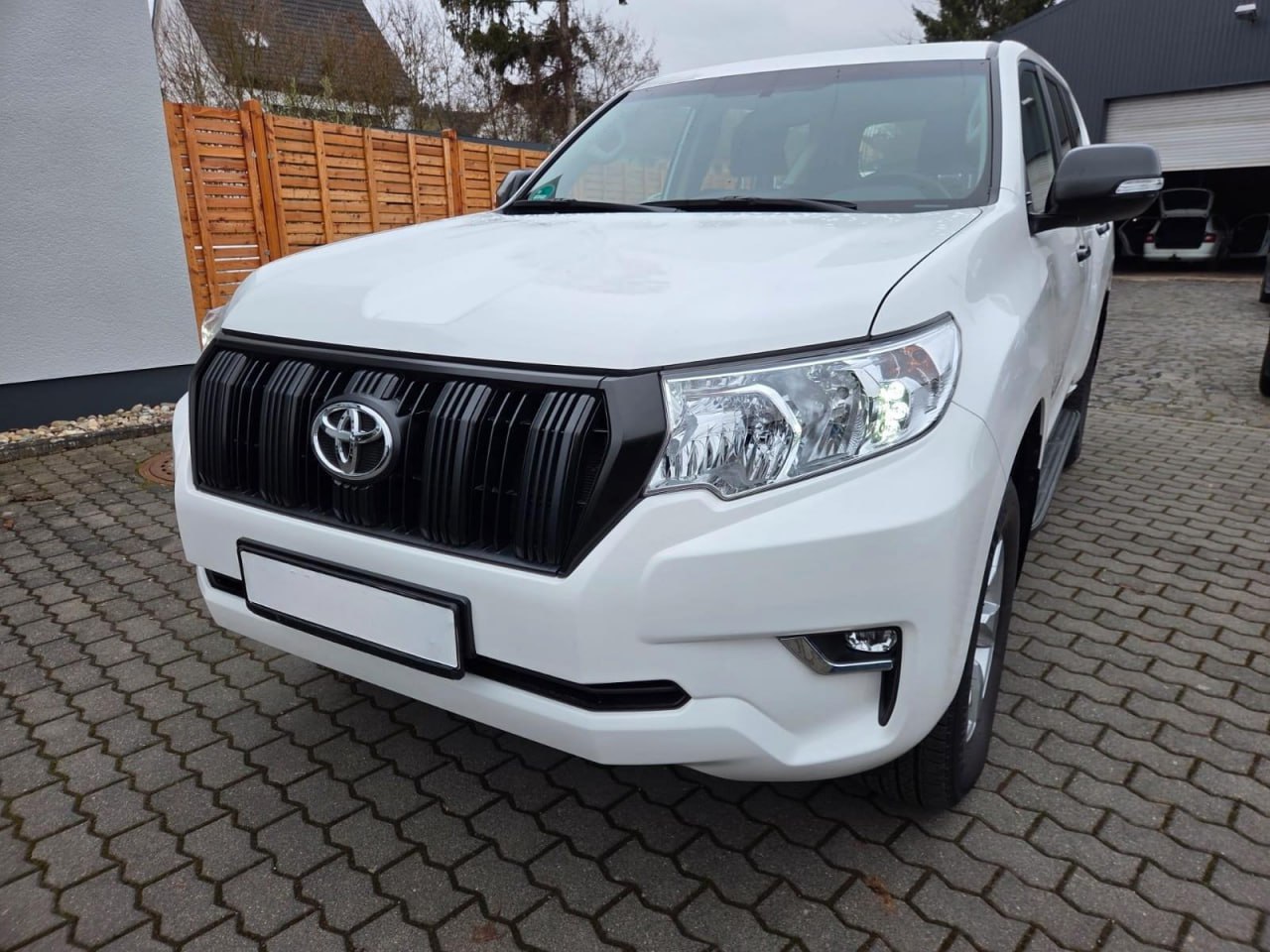 TOYOTA LAND CRUISER