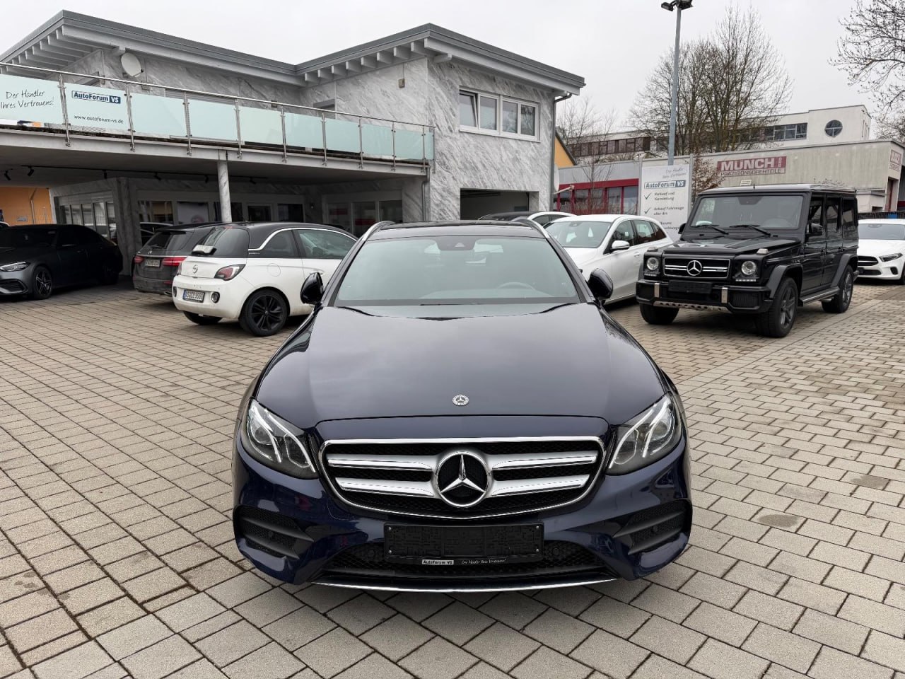 MERCEDES-BENZ E 220