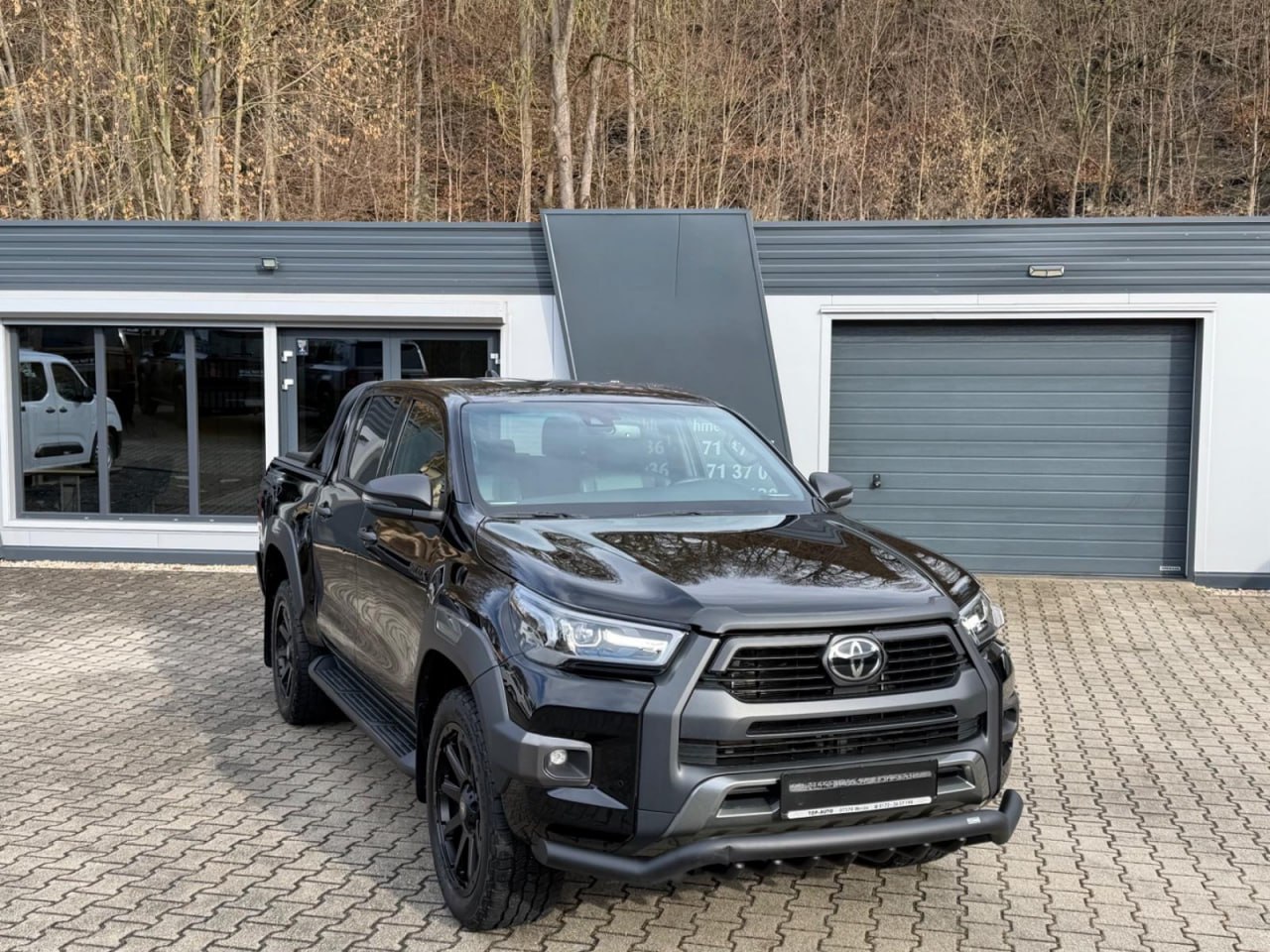 TOYOTA HILUX