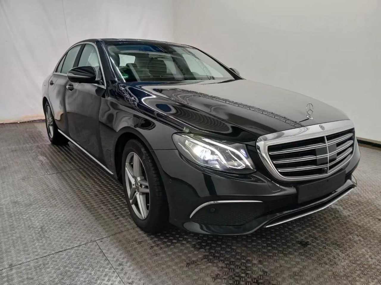 MERCEDES-BENZ E 200